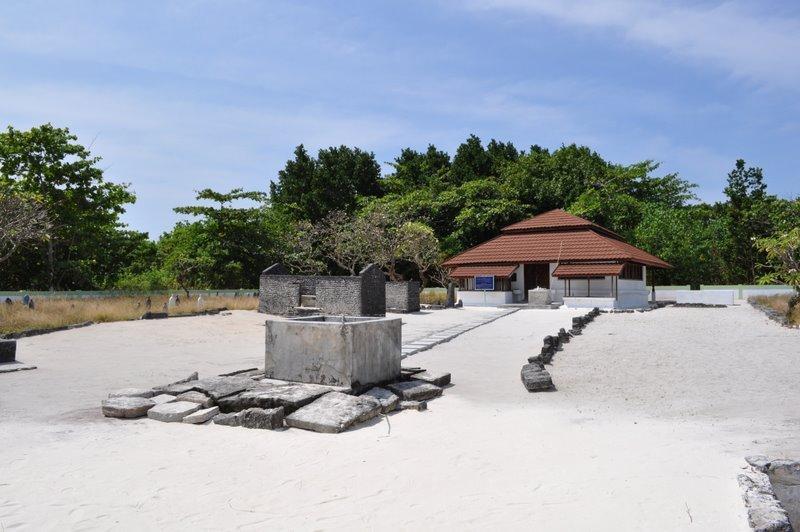 Asseyri Tourist Inn Hanimaadhoo Island Exterior photo